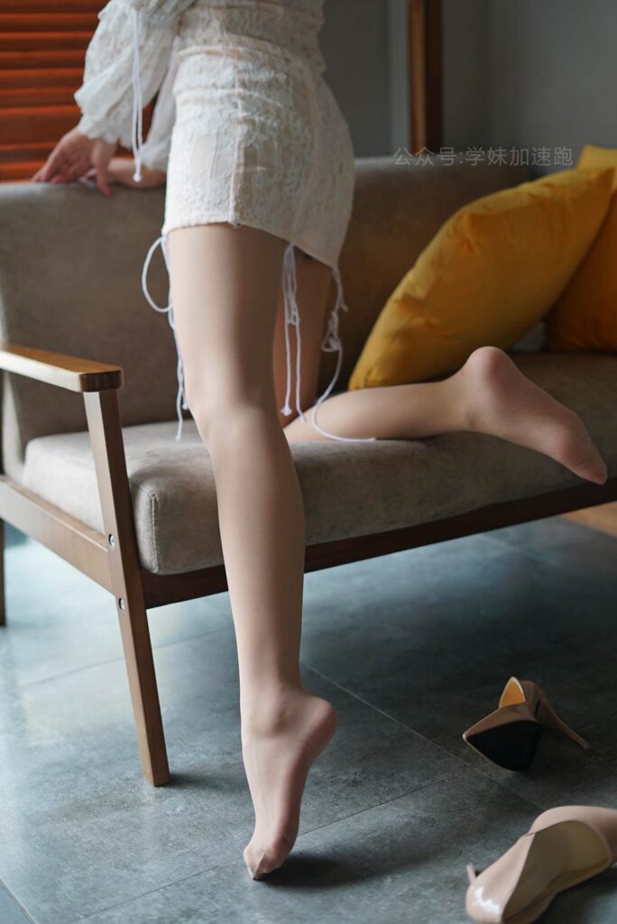 學(xué)妹加速跑 XM045《琪琪的碎花裙(含SP)》[98P/1V/195MB]插圖1