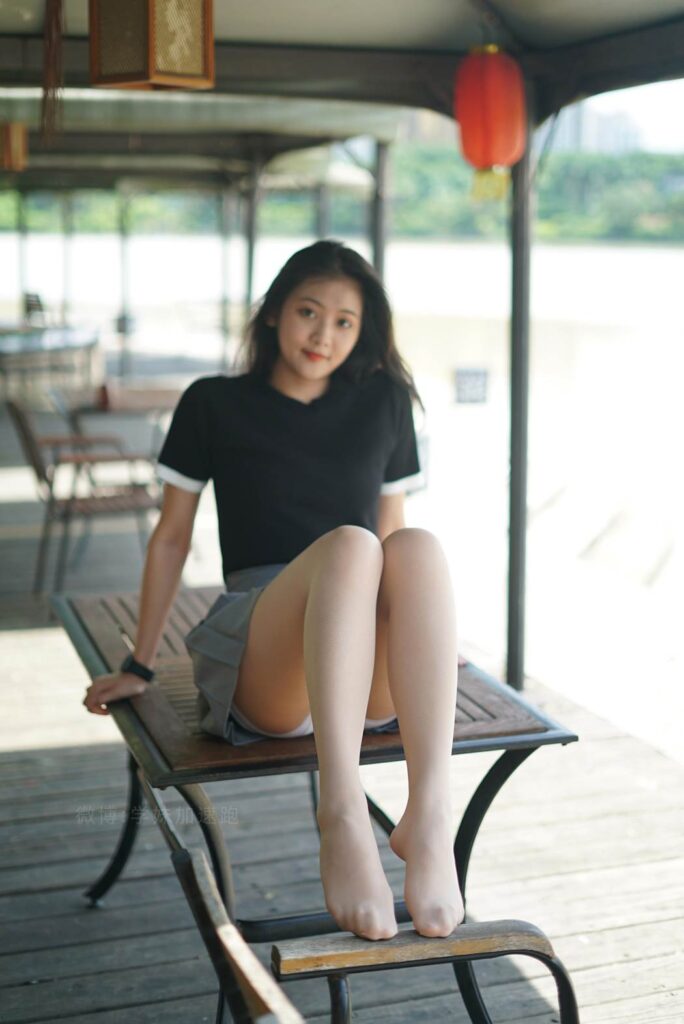 學妹加速跑 XM077《桌上起舞的彤彤》[95P/232MB]插圖2