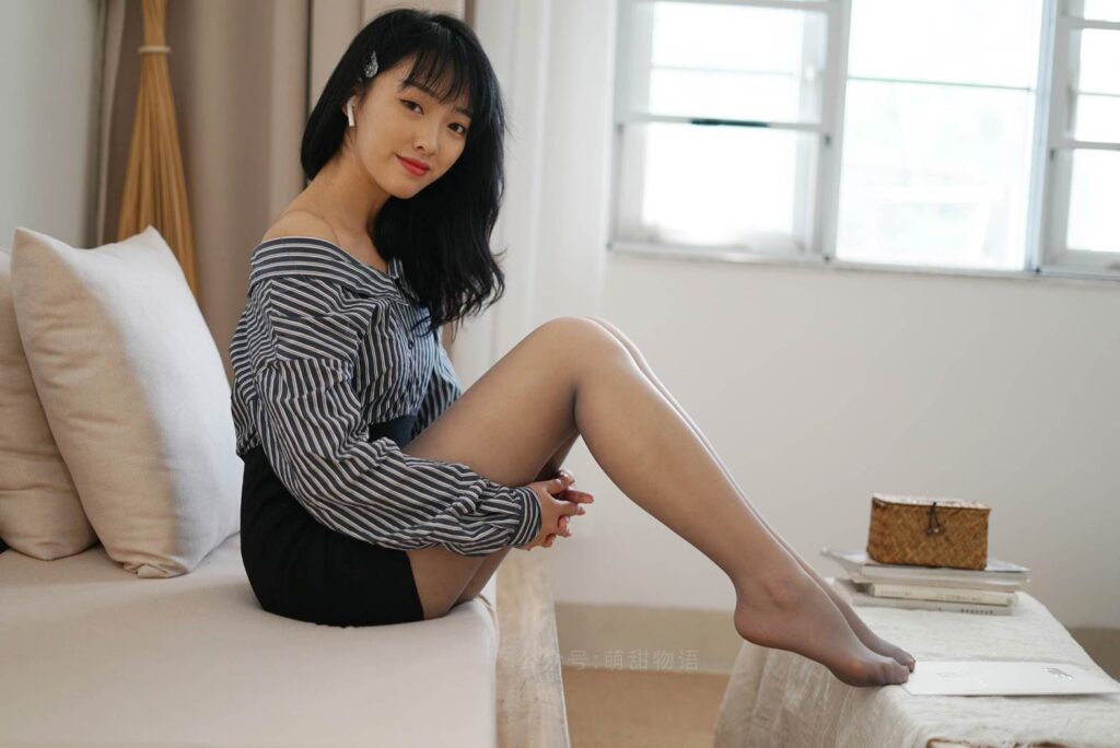 萌甜物語(yǔ) XM109 思甜《OL連衣裙-思甜》[91P/1V/202MB]插圖3