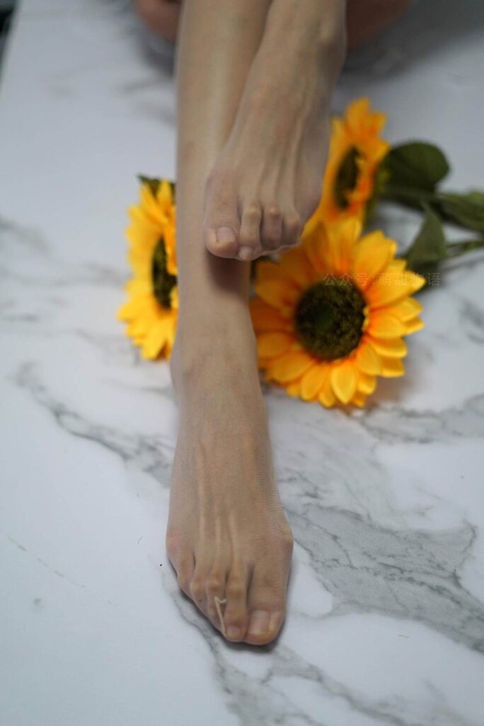 萌甜物語(yǔ) XM129 紫婷《向陽(yáng)花的美》[99P/1V/229MB]插圖3