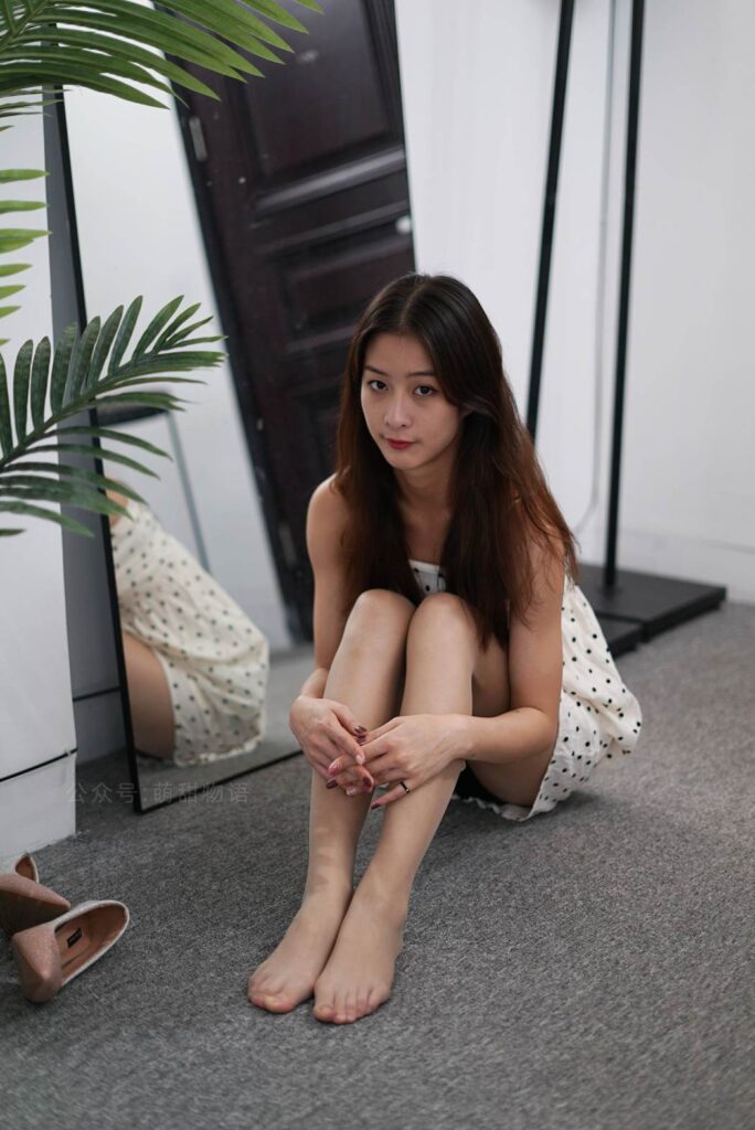 萌甜物語 XM137 小七《小七的波點(diǎn)裙》[92P/1V/222MB]插圖3