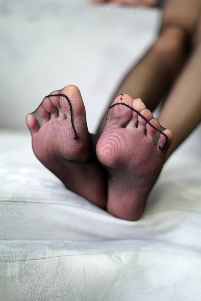 萌甜物語(yǔ) XM136 紫婷《灰裙配黑系》[98P/1V/209MB]插圖3