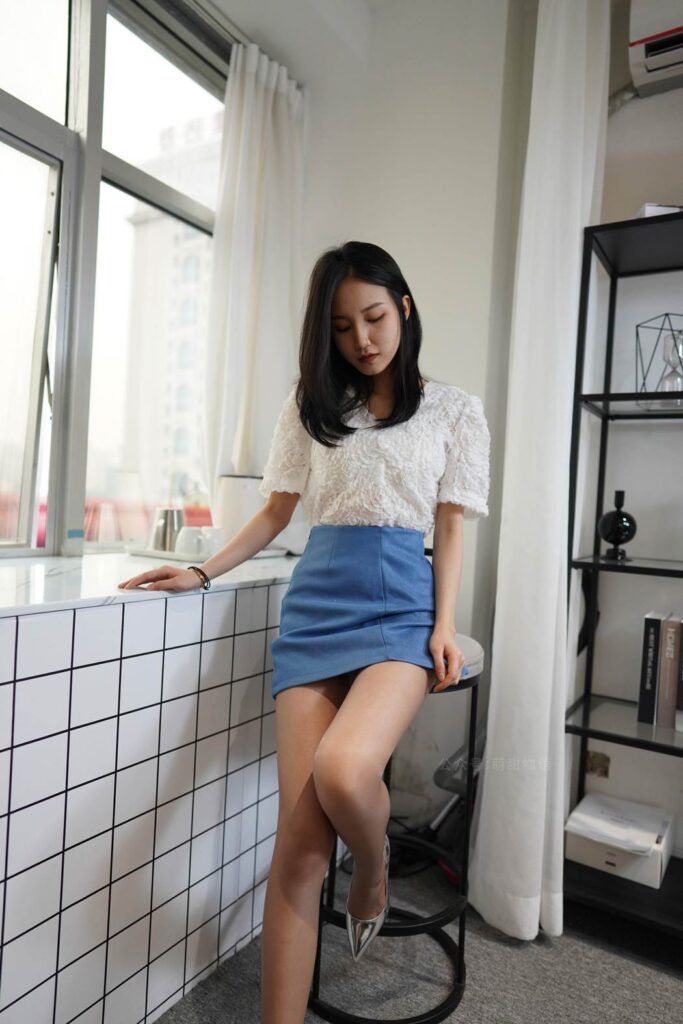 萌甜物語(yǔ) XM138 腿腿《藍(lán)裙OL裝》[78P/1V/293MB]插圖3