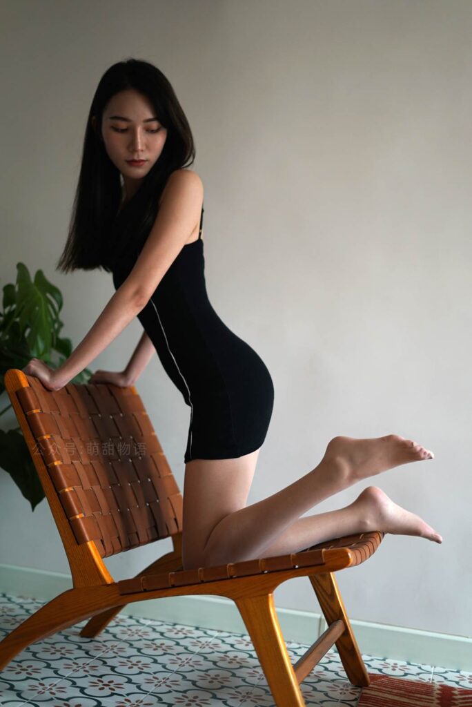 萌甜物語(yǔ) XM145 可可《黑裙子的午后》[101P/1V/347MB]插圖2