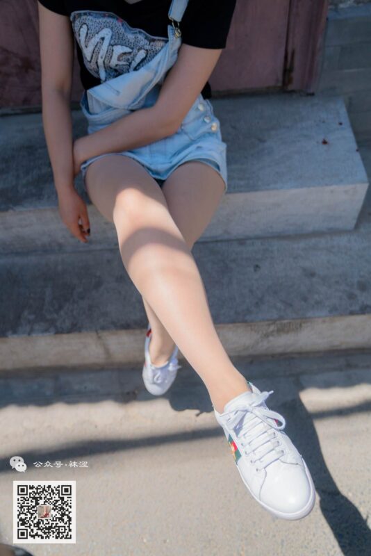 襪澀寫真 VOL.001 老北京胡洞里的一雙小白鞋 [46P/897MB]-無料攝影圈
