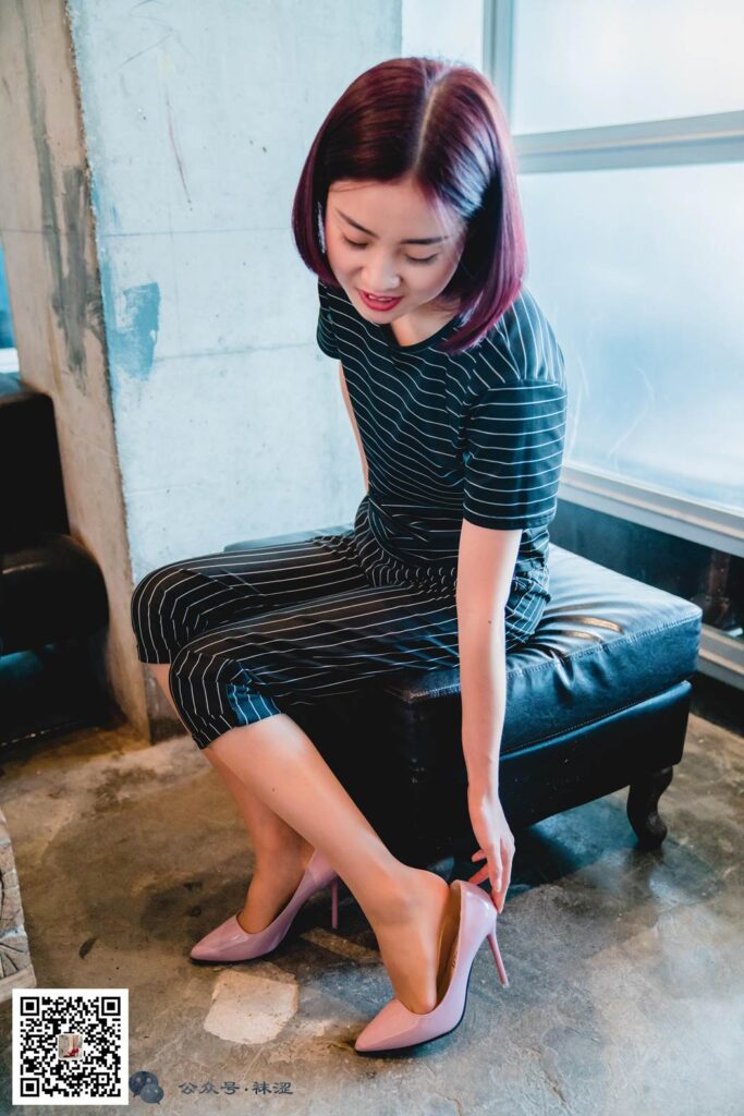 襪澀寫(xiě)真 VOL.009 褲內(nèi)有絲襪，縱享新絲滑 [59P/256MB]插圖1