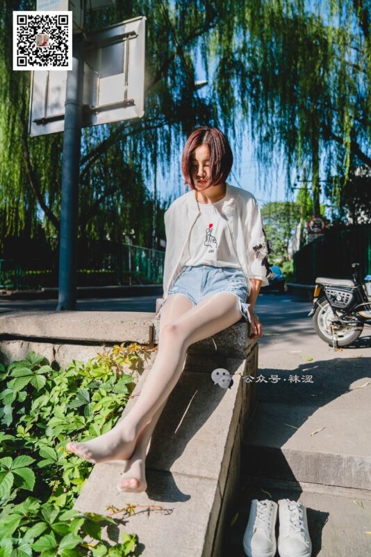 襪澀寫真 VOL.010 當穿白絲的妹子遇到大叔 [68P/1.31G]-無料攝影圈