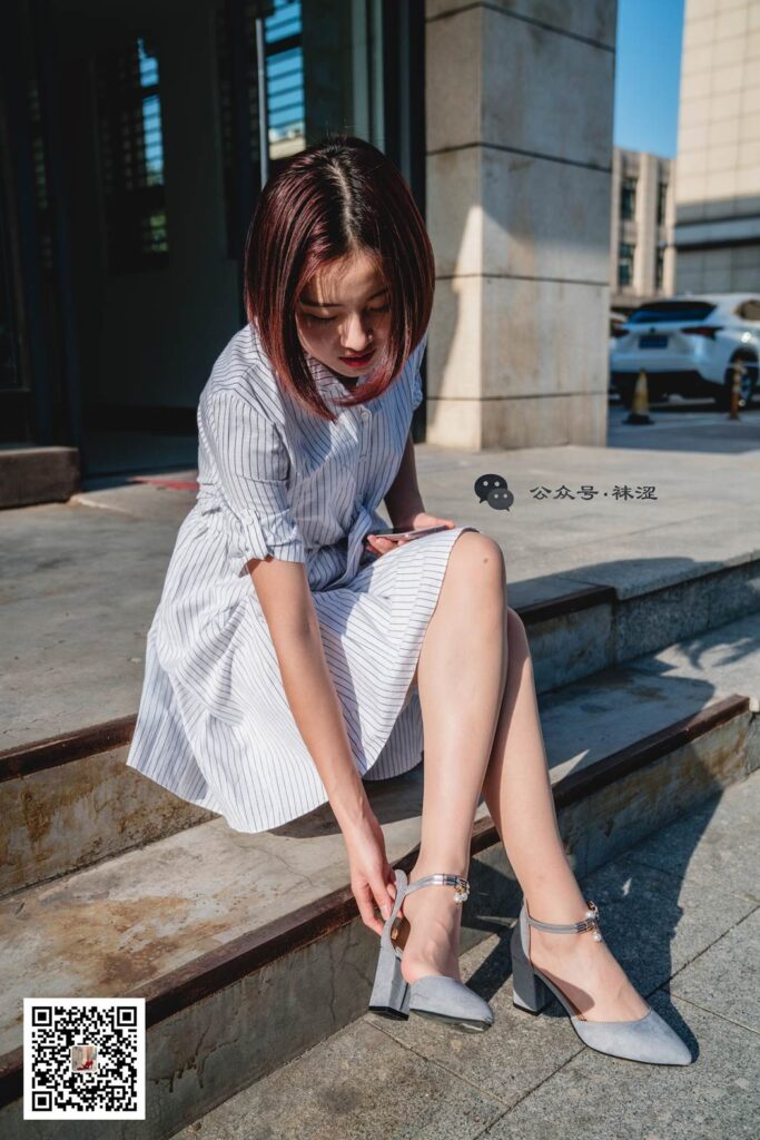 襪澀寫真 VOL.011 肉色絲襪白色連衣裙 [34P/636MB]插圖2