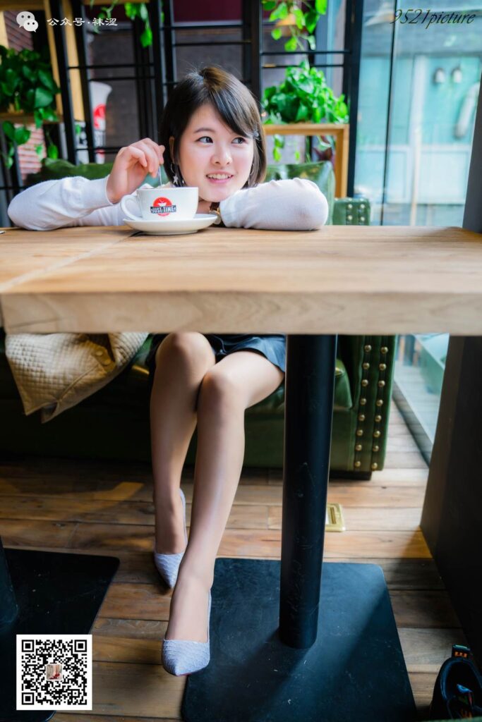 襪澀寫(xiě)真 VOL.014 新模瑞拉咖啡店 [66P/1.19G]插圖1