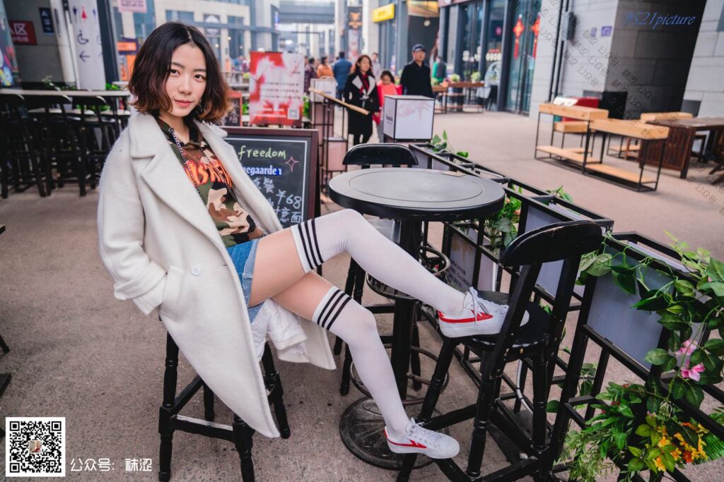 襪澀寫(xiě)真 VOL.022 雪梨肉絲搭白色過(guò)期襪 [48P/1V/1.48G]插圖2