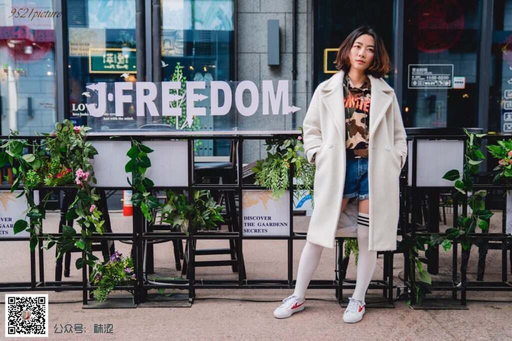 襪澀寫(xiě)真 VOL.022 雪梨肉絲搭白色過(guò)期襪 [48P/1V/1.48G]插圖1