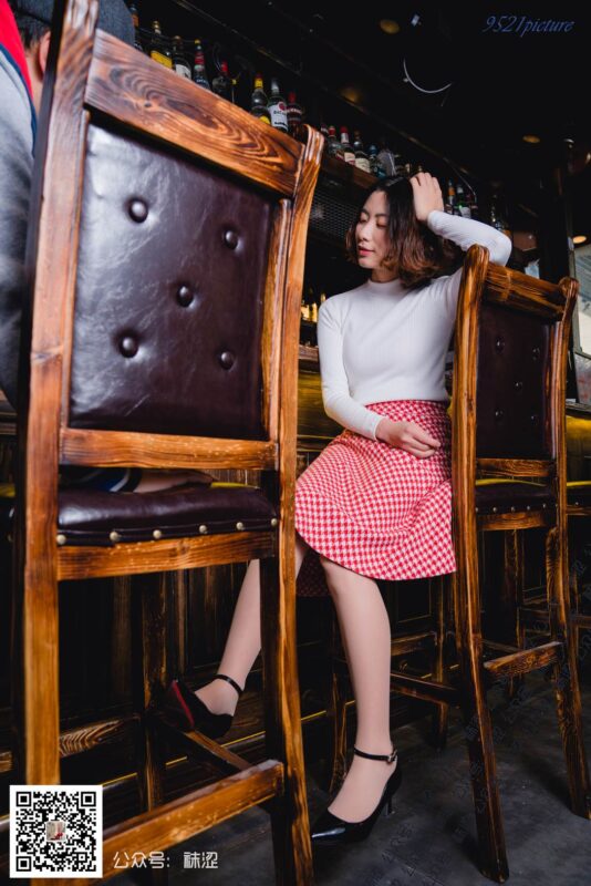 襪澀寫真 VOL.024 雪梨復(fù)古套裝天鵝絨絲襪 [54P/1.38G]-無料攝影圈