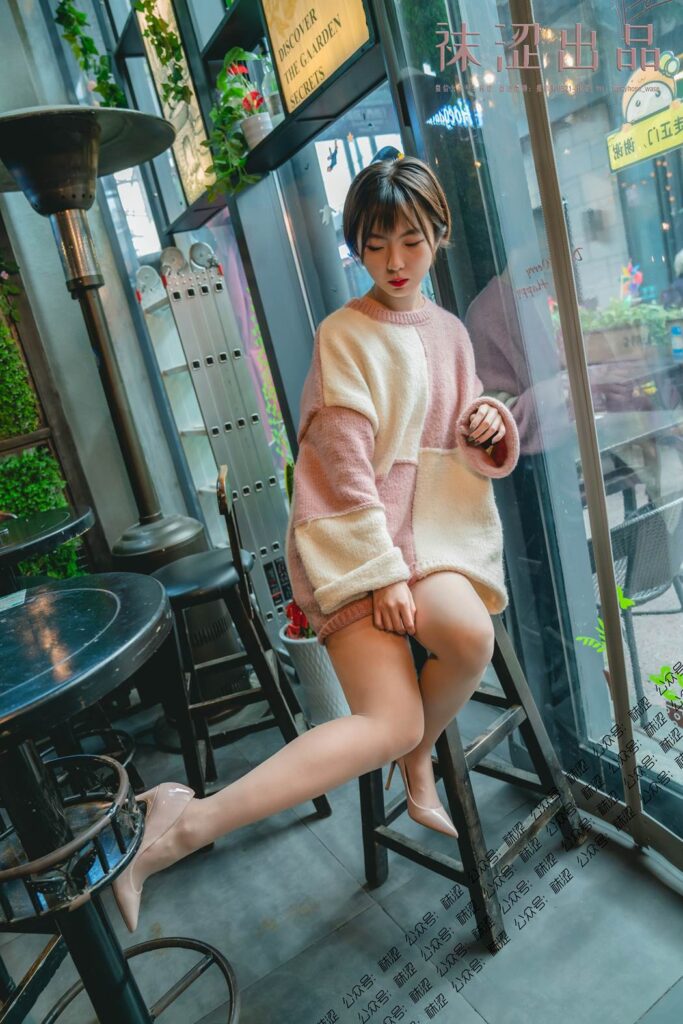 襪澀寫(xiě)真 VOL.030 暖暖的肉絲和大毛衣 [43P/709MB]插圖3