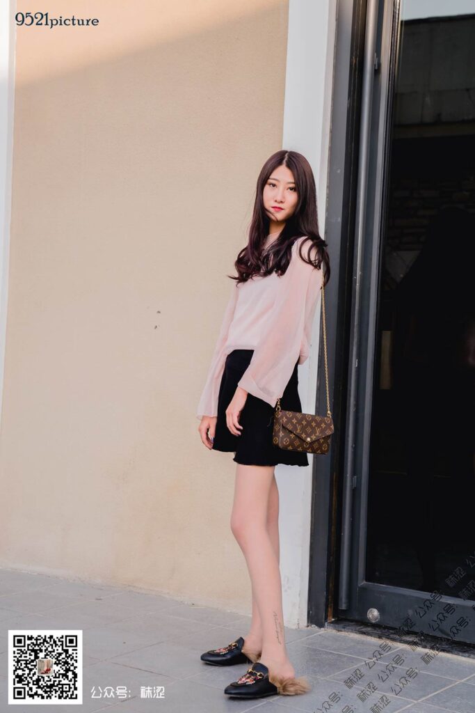 襪澀寫真 VOL.031-偉偉的黑色小短裙 [30P/615MB]插圖3