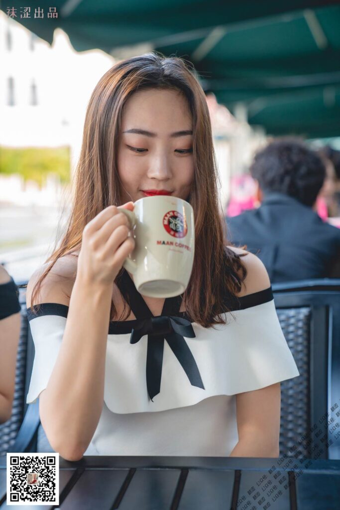 襪澀寫(xiě)真 VOL.036-樂(lè)樂(lè)在公園（絲襪falke12）[59P/1V/902M]插圖2