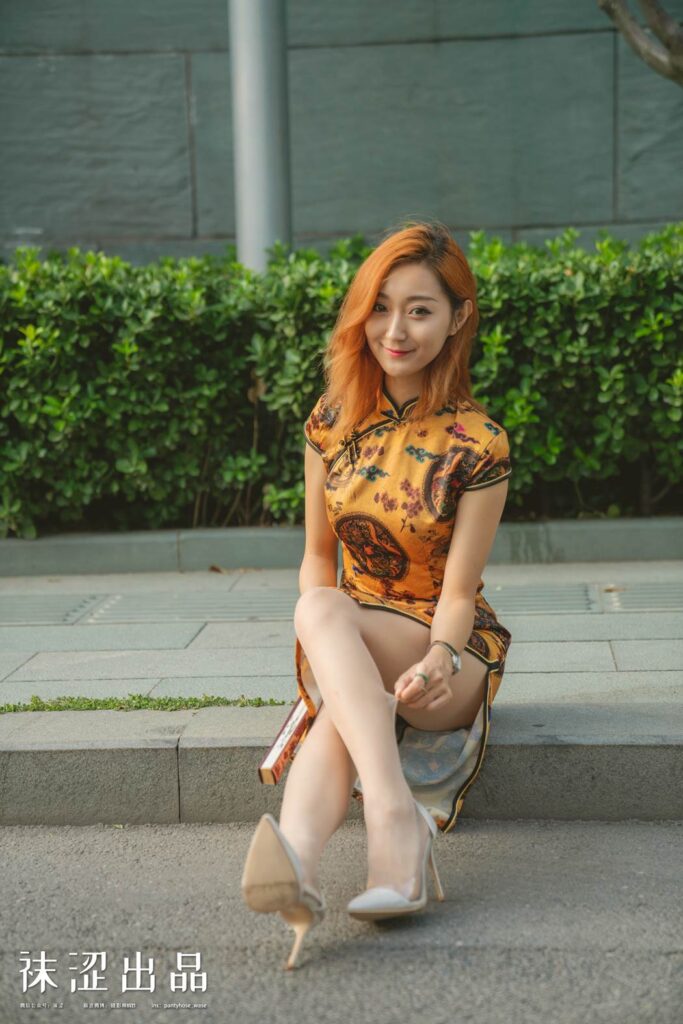 襪澀寫真 VOL.074 劉哈哈-黃袍 [53P/105MB]插圖3