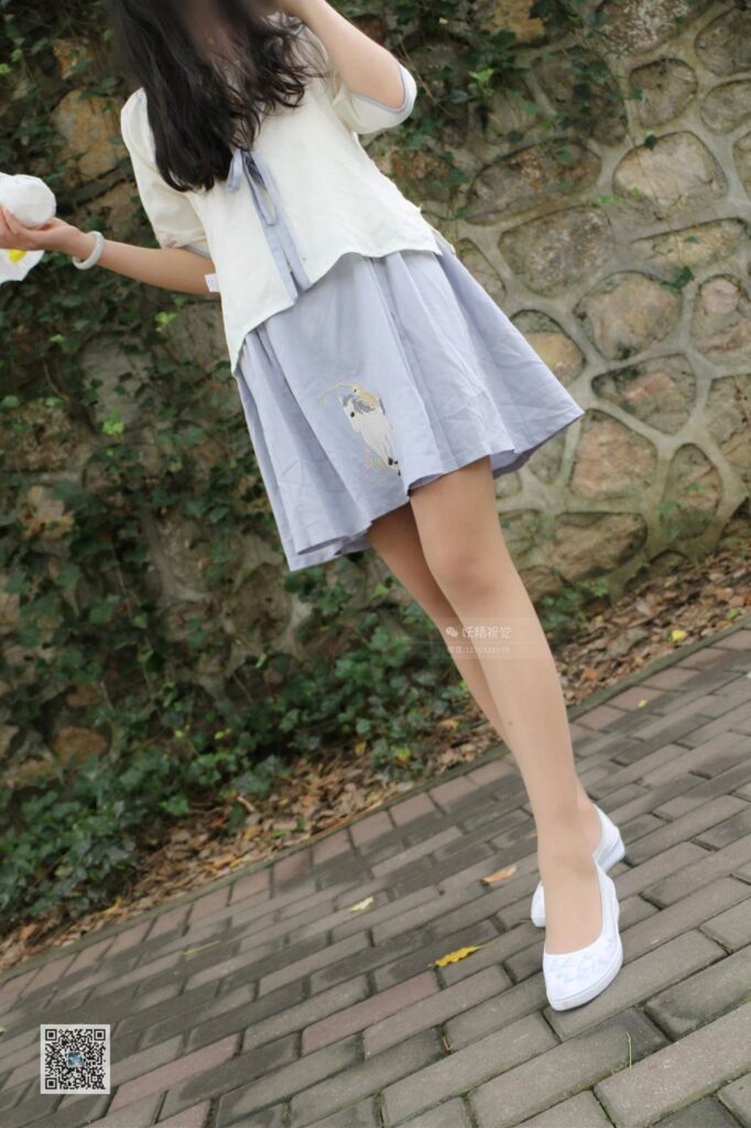 妖精視覺@NO.005 甜甜 戶外公園看花兒嫵媚 [82P/39.3MB]插圖1