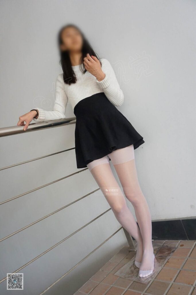 妖精視覺@NO.044 詩詩 風(fēng)吹起 盼回家 白絲襪 [66P/25.3MB]插圖1