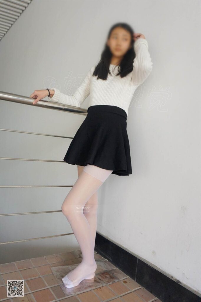 妖精視覺@NO.044 詩詩 風(fēng)吹起 盼回家 白絲襪 [66P/25.3MB]插圖