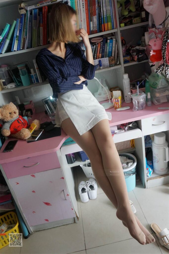 妖精視覺@NO.048 小璇 藍(lán)衣白裙職業(yè)裝絲襪 [71P/34.8MB]插圖2