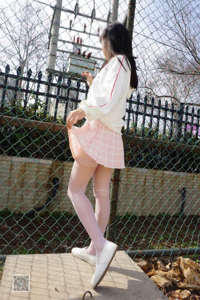 妖精視覺@NO.053 妮妮 白絲裙底“小褲褲” [33P/34MB]插圖3