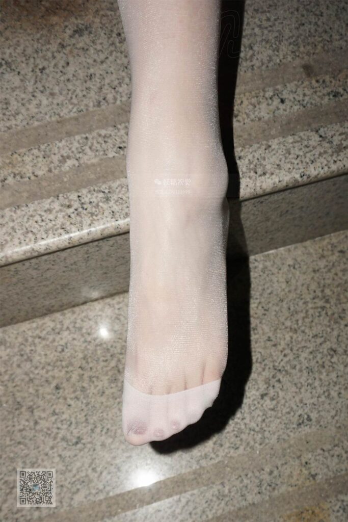 妖精視覺@NO.063 小璇 小憩的樓梯間白絲襪 [68P/47.7MB]插圖3