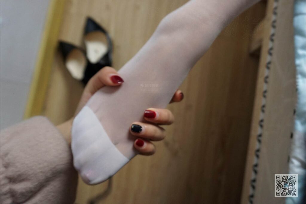 妖精視覺@NO.064 甜甜 閨房的白絲襪 [69P/37.2MB]插圖2