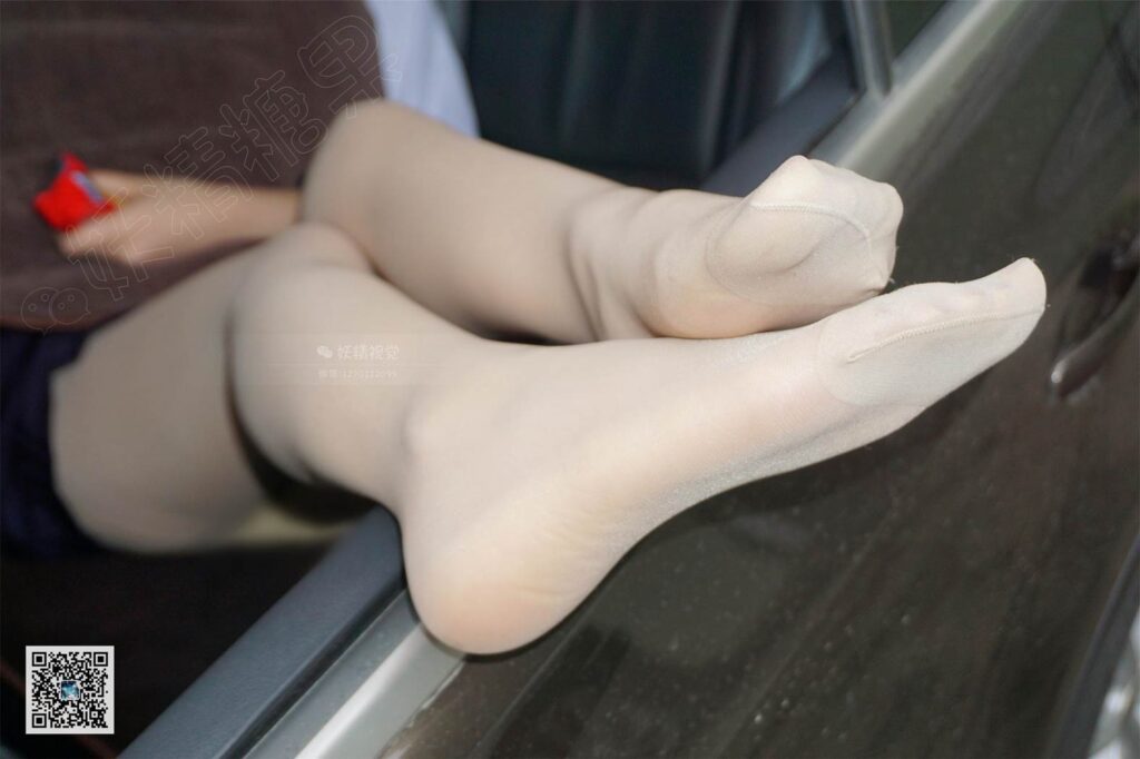 妖精視覺@NO.081 蘇蘇 坐在副駕駛的肉絲襪 [67P/33.2MB]插圖3