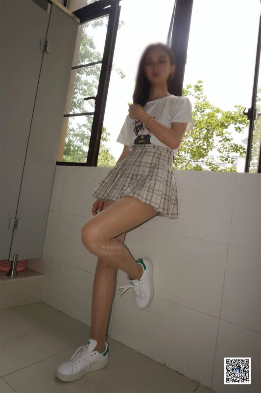 妖精視覺@NO.083 粥粥 女生衛(wèi)生間換絲襪 [66P/29MB]-無料攝影圈