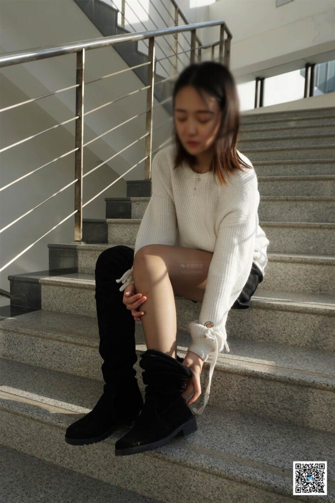 妖精視覺 NO.104 蘇蘇 長靴&高跟，雙色絲襪 [73P/47MB]插圖2