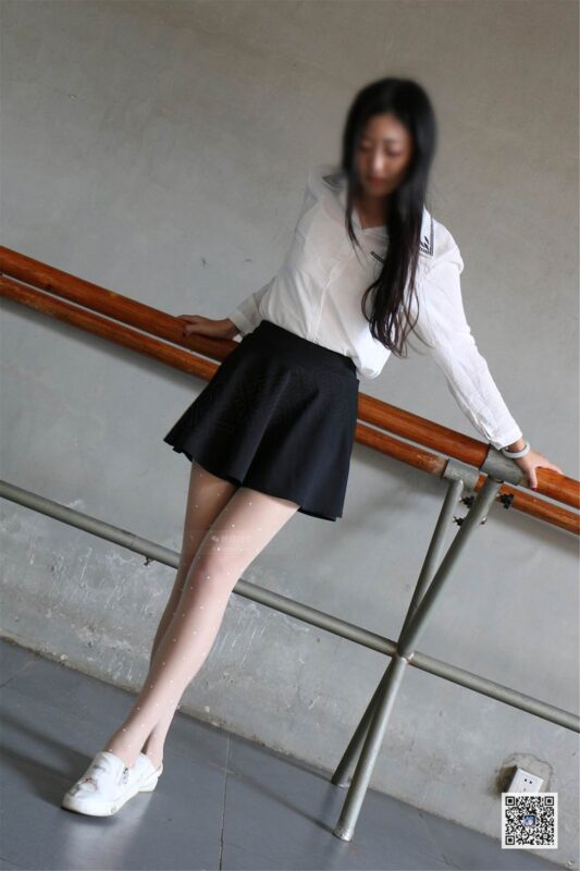 妖精視覺 NO.148 甜甜 雙色白絲襪 [33P/21.8MB]-無料攝影圈