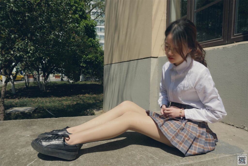 妖精視覺(jué) NO.206 軟軟 陽(yáng)光下的軟妹紙 [65P/90MB]插圖2