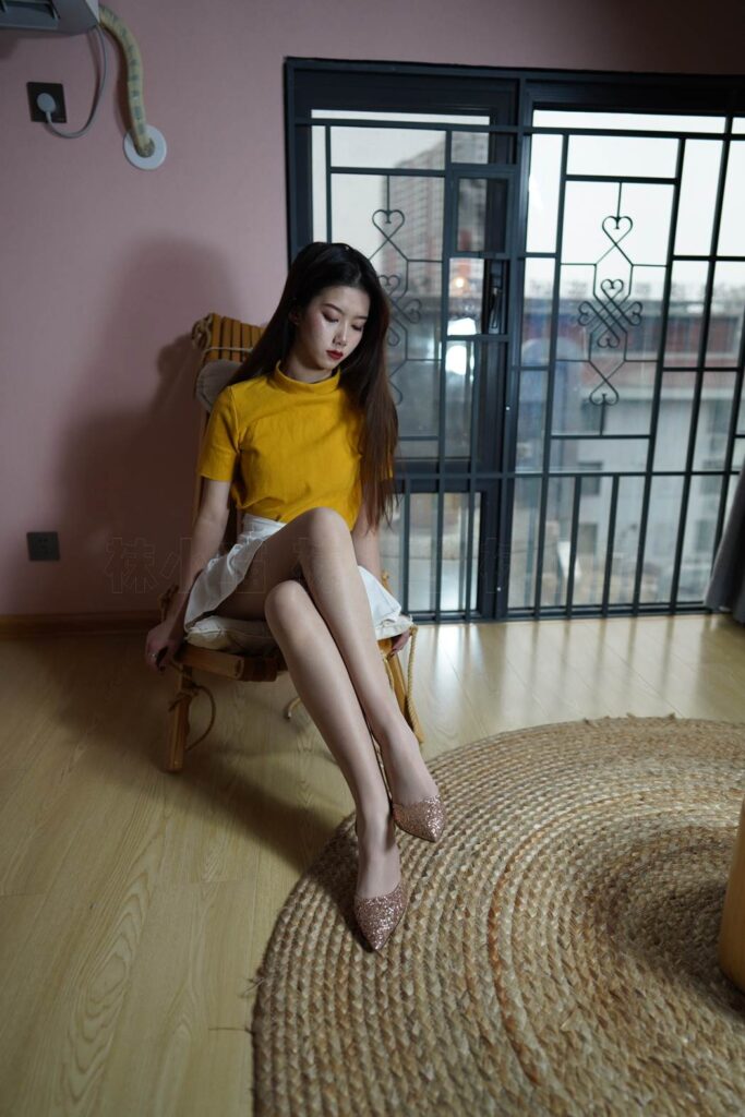 [壹吻映畫]2021.01.20 YW005《嘟嘟-黃白休閑》 [98P/1V/1.68G]插圖2