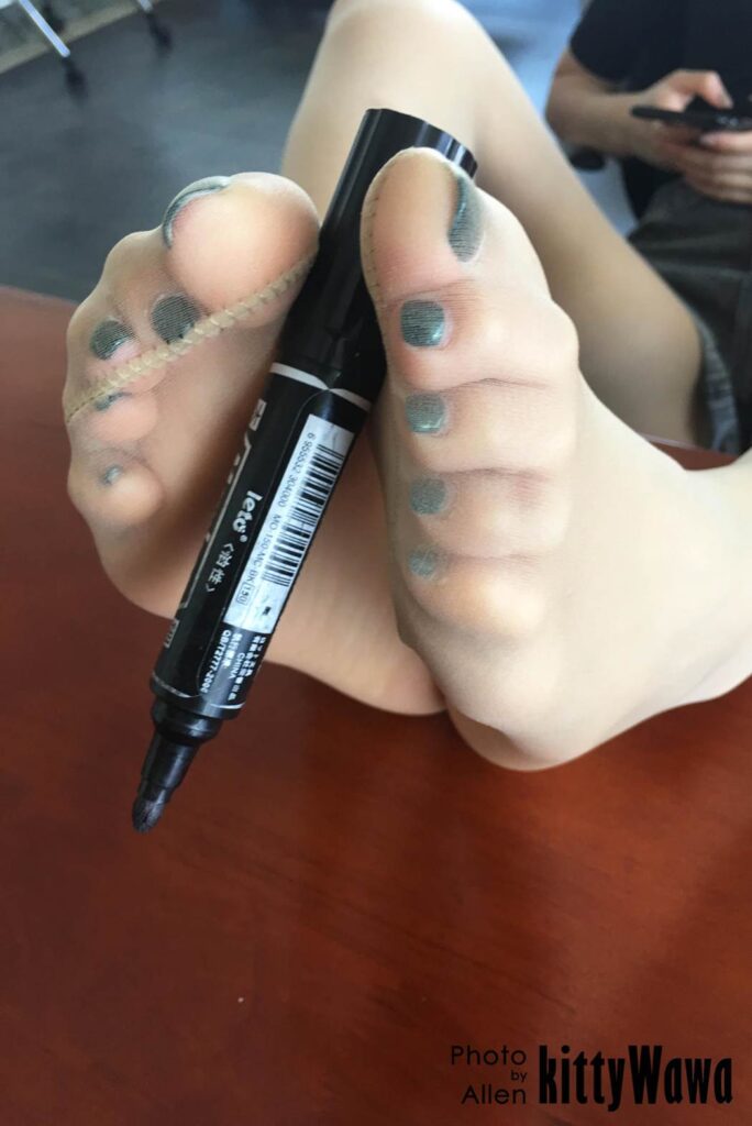 [kittyWawa襪小喵] KT002《玩物：黑色馬克筆》[99P/18MB]插圖3