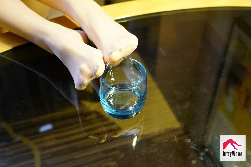 [kittyWawa襪小喵] KT014《一女兩杯》[99P/22MB]插圖2