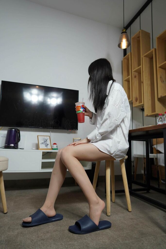 [KittyWawa襪小喵]KT247 《同事幫我修電視：上》[99P/262MB]插圖2