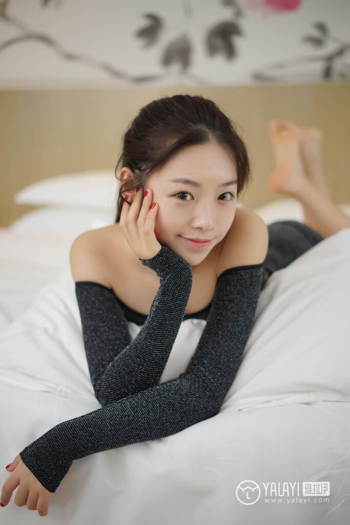 [YALAYI雅拉伊] 2018.12.25 No.019 滾床單的誘惑 嚴(yán)冰冰 [44P/313MB]插圖3