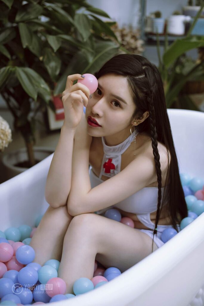 [YALAYI雅拉伊] 2018.12.11 No.141 護(hù)士小姐姐 穎瑩 [45P/343MB]插圖2