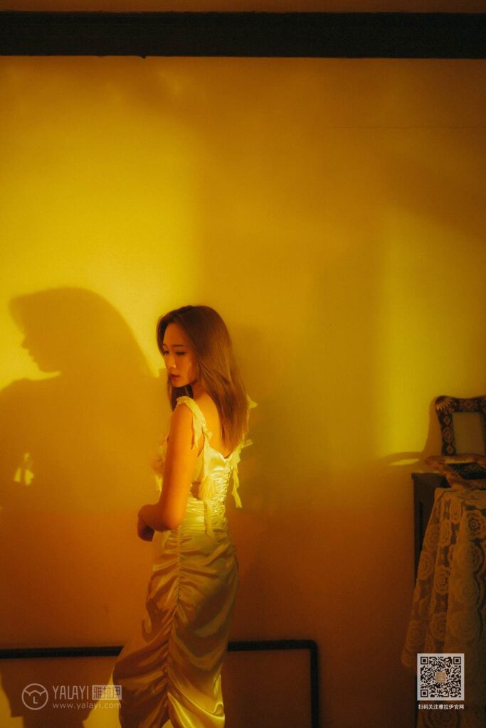 [YALAYI雅拉伊] 2020.04.23 Vol.613 對著暮光呢喃 岳璐璐 [58P/472MB]插圖3