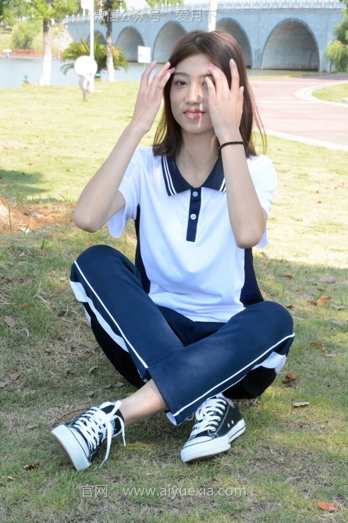 月下攝影 NO.004 秀秀~淺發(fā)校服 其實我喜歡酷酷的，今天第一期被安排了校服！[130P/2V/17.37G]插圖3