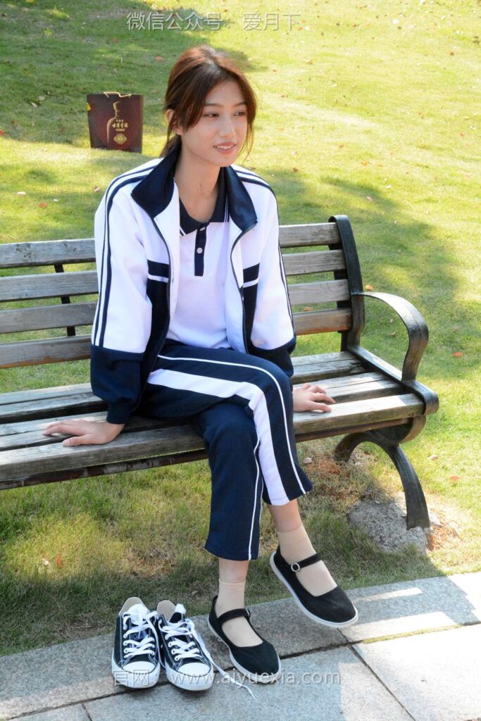 月下攝影 NO.004 秀秀~淺發(fā)校服 其實我喜歡酷酷的，今天第一期被安排了校服！[130P/2V/17.37G]插圖1