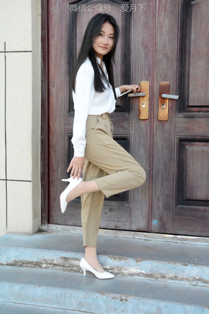 月下攝影 NO.005 恰恰~生活套裝 展示一下平時(shí)去工作中使用的工作裝。略顯成熟！[130P/1V/5.77G]插圖1