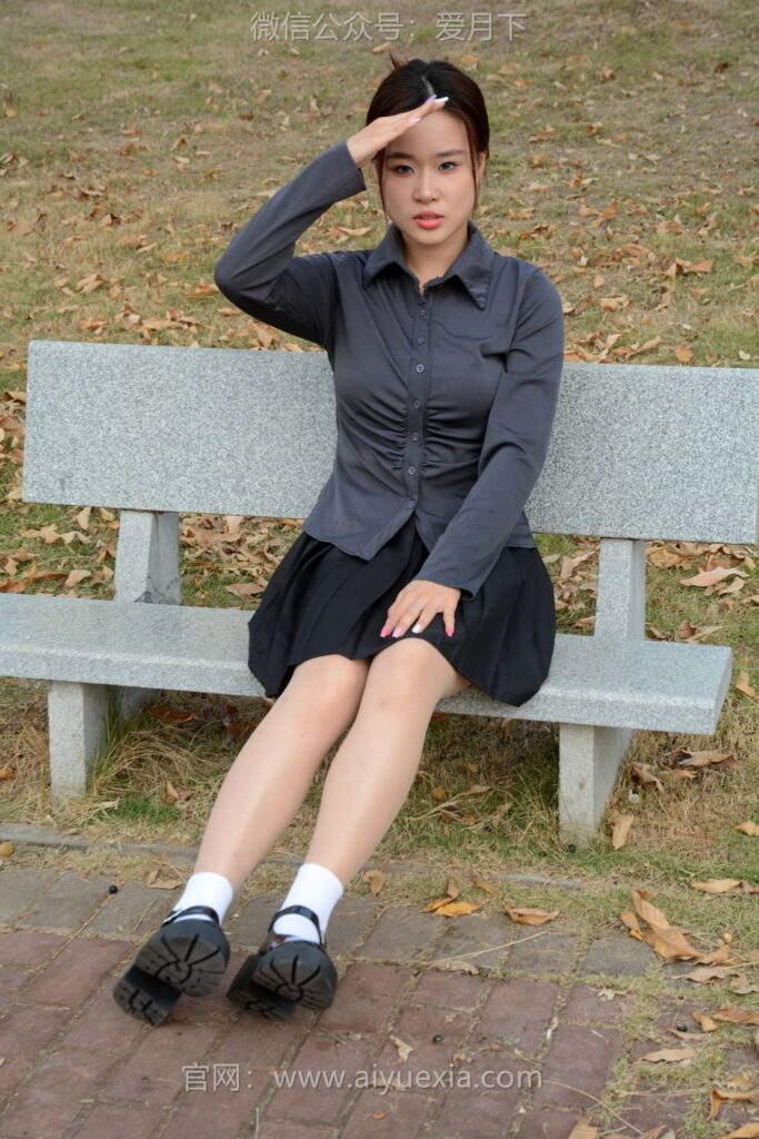 月下攝影 NO.006 茜茜~灰色小JK 這身灰色小JK被我穿出了正裝的感覺！[100P/1V/3.09GB]插圖2