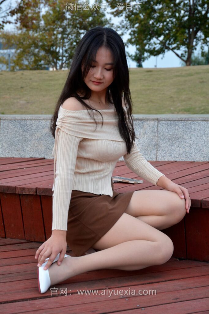 月下攝影 NO.007 恰恰~一字肩 尷尷尬尬的第一次駕馭一字肩服飾！[100P/1V/5.44GB]插圖2