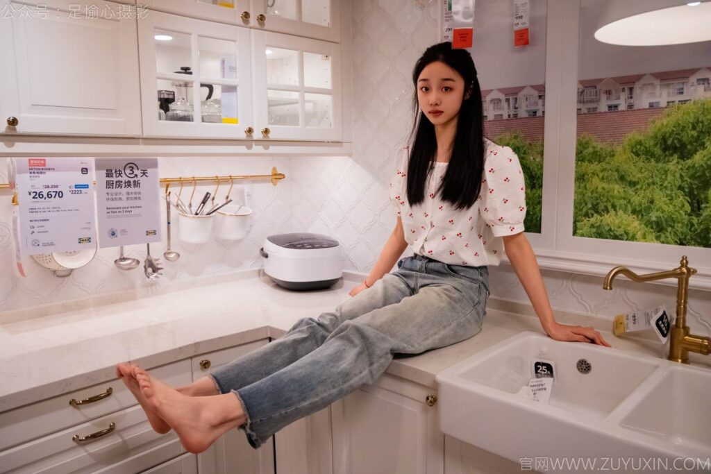 足愉心 NO.012 奶芙（搭配：碎花襯衫、牛仔長褲、運動鞋、白色棉襪、裸足）[110P/2V/14.5GB]插圖