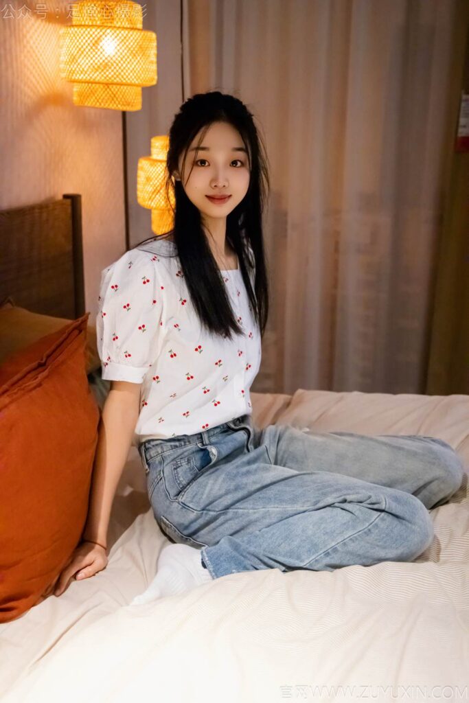 足愉心 NO.012 奶芙（搭配：碎花襯衫、牛仔長褲、運動鞋、白色棉襪、裸足）[110P/2V/14.5GB]插圖3