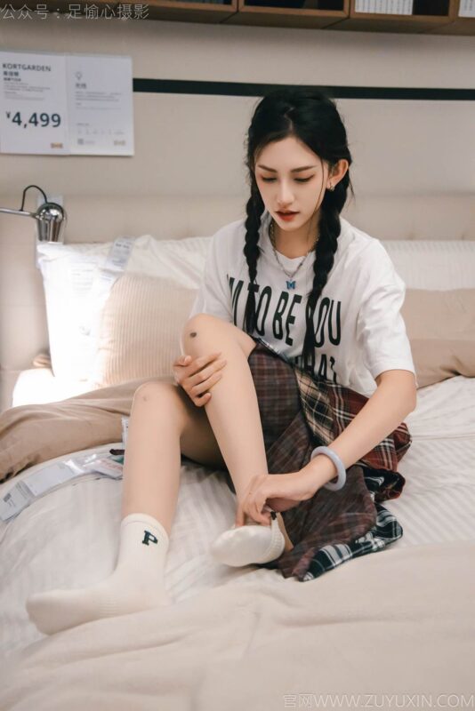 足愉心 NO.015 可樂（搭配：紅色夾克、白T、短裙、馬丁靴、肉絲色襪、白棉襪）[120P/2V/12.8GB]-無料攝影圈