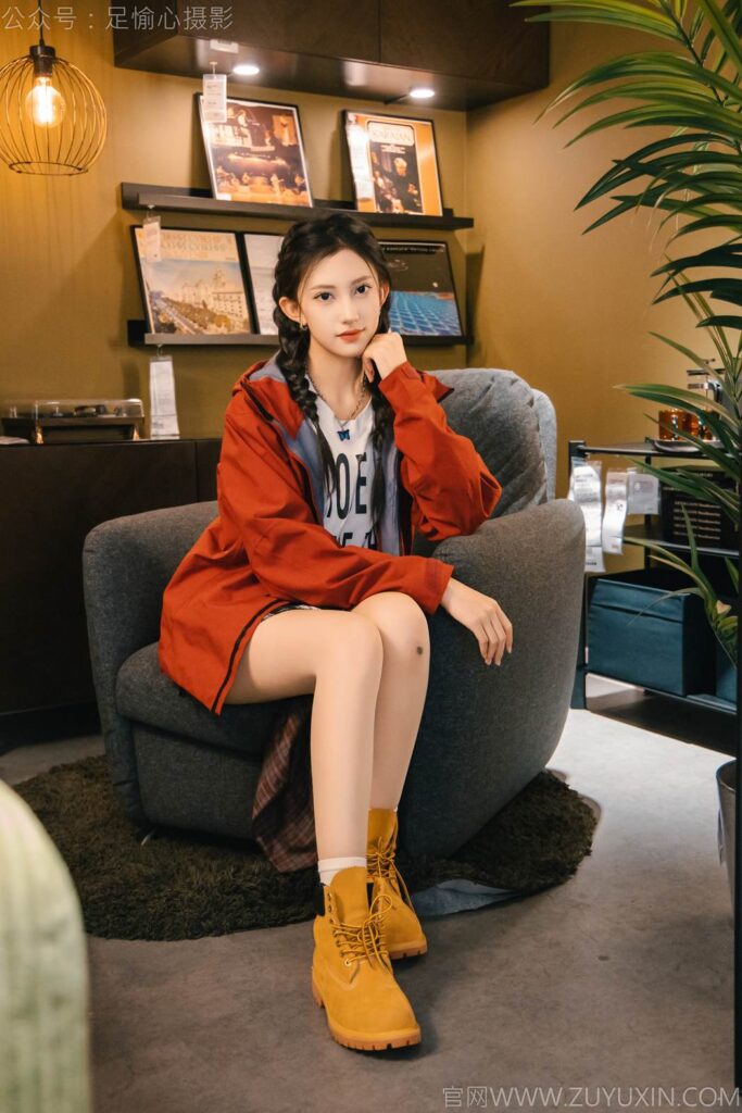 足愉心 NO.015 可樂(lè)（搭配：紅色夾克、白T、短裙、馬丁靴、肉絲色襪、白棉襪）[120P/2V/12.8GB]插圖1