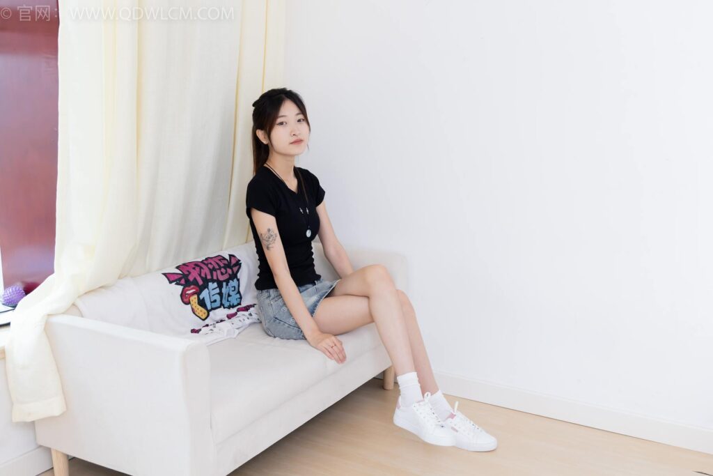 物戀傳媒 NO.2399 小夏-板鞋、白棉襪、裸足[150P/1V/3.16GB]插圖2