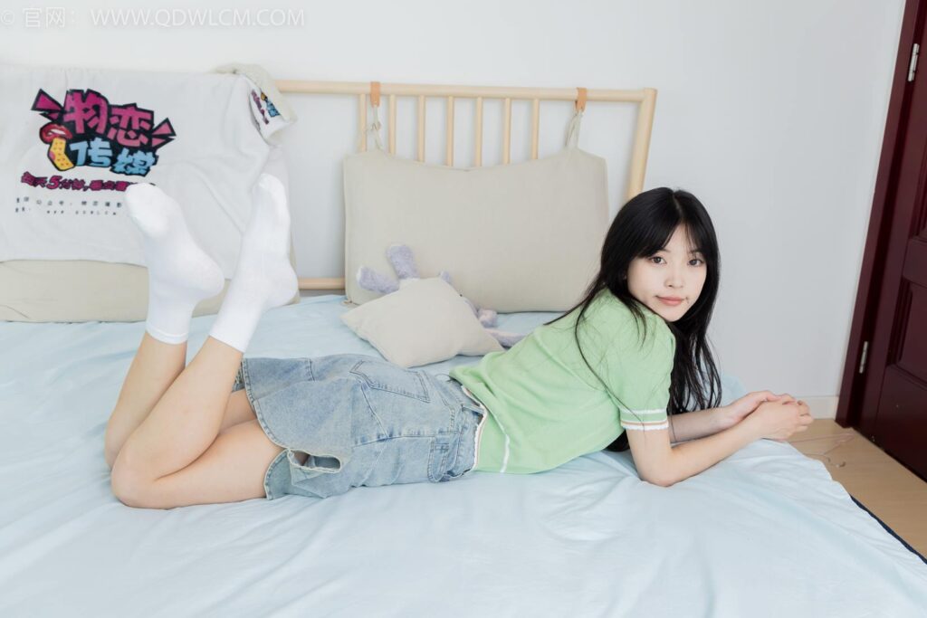 物戀傳媒 NO.2402 茯苓-板鞋、白棉襪、裸足[190P/1V/4.87GB]插圖2